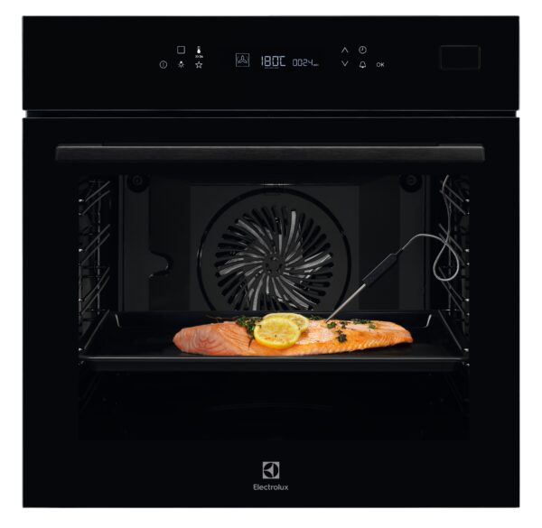 Piekarnik parowy seria 800 SteamBoost Electrolux EOB7S31Z