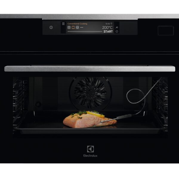 Piekarnik parowy seria 800 SteamBoost Electrolux KVBAS21WX