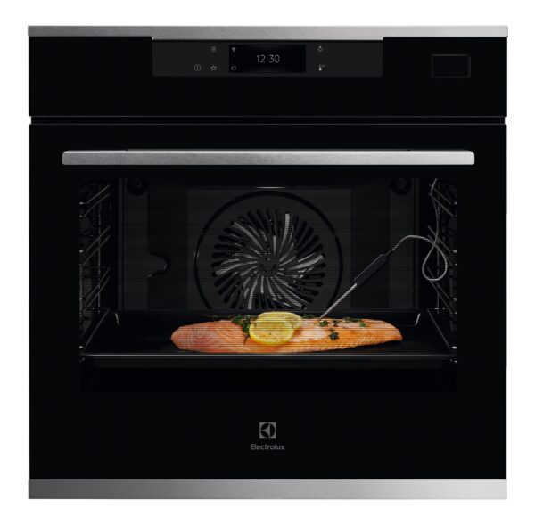 Piekarnik parowy seria 800 SteamBoost Electrolux KOBBS39WX