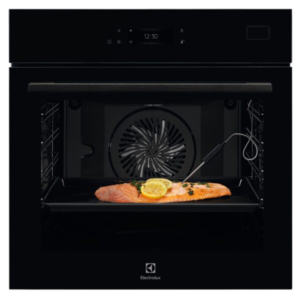 Piekarnik parowy seria 800 SteamBoost Electrolux EOB8S39WZ