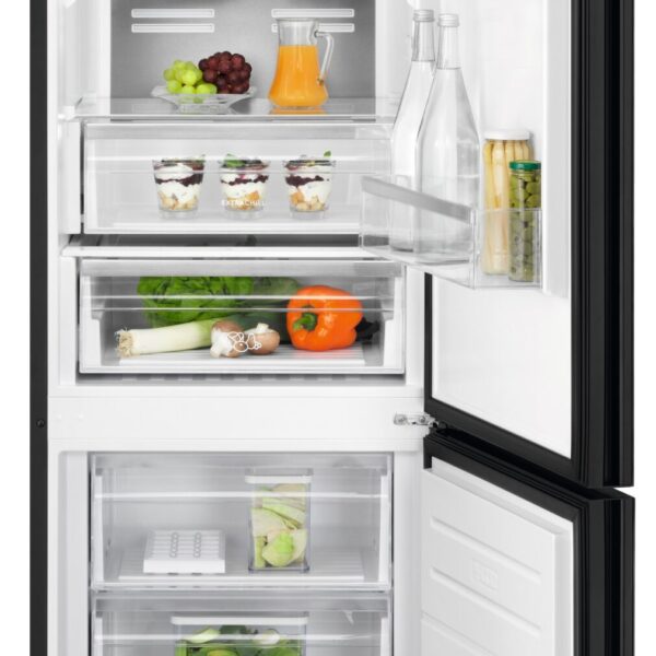 Chłodziarko-zamrażarka z dolnym zamrażalnikiem seria 700 Electrolux LNT7ME34K1