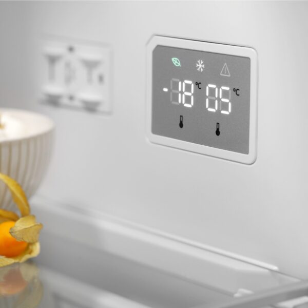 Chłodziarko-zamrażarka z dolnym zamrażalnikiem seria 700 Electrolux LNT7ME34G1